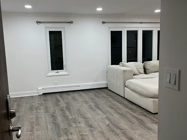 816 W Saint James St #2SW — Photo 5