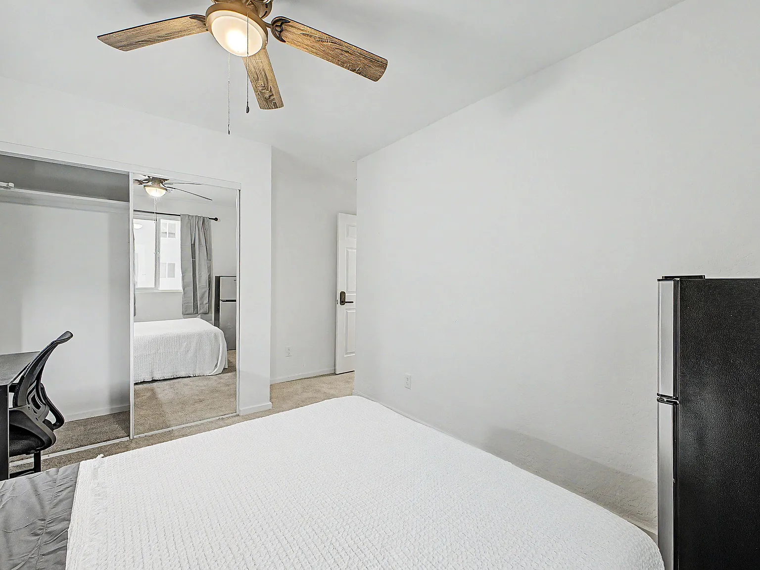 4 bed, 2.0 bath, 1020 sqft, $819 — Photo 2