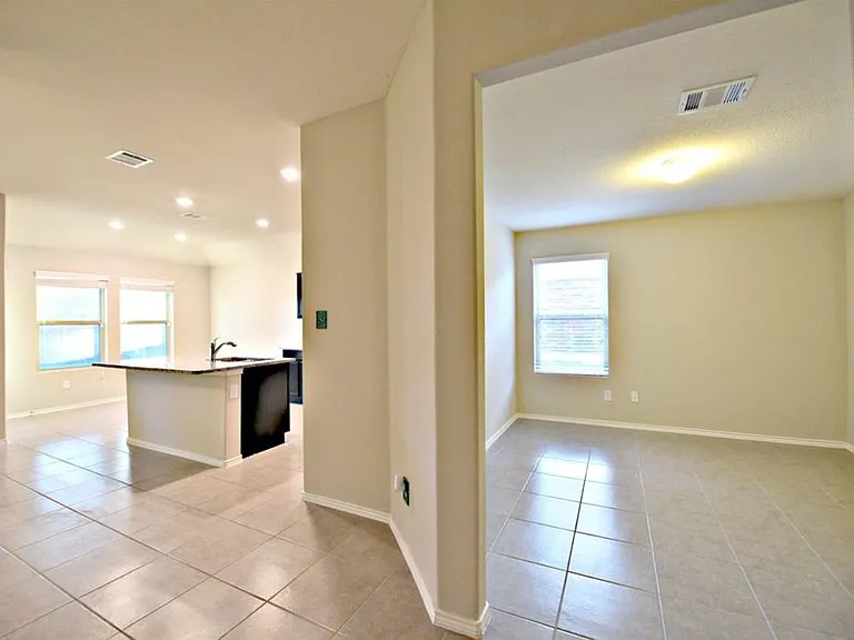 828 Hillrose Dr — Photo 10