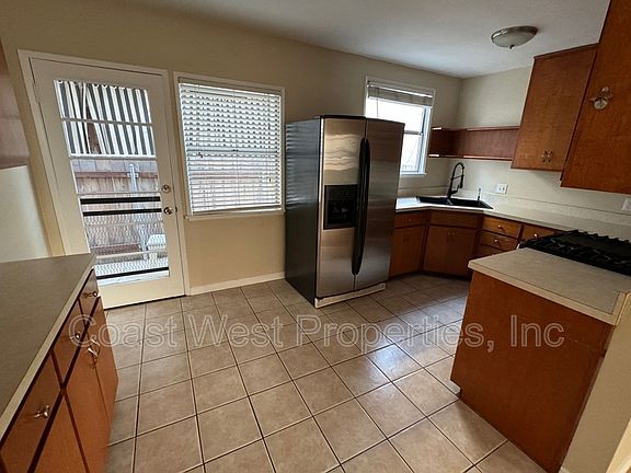 2nd image of 1047 Loring St
