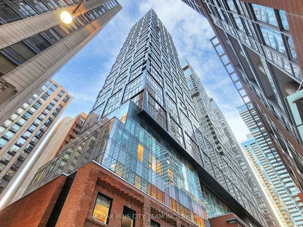 15 Mercer St #1204, Toronto, ON M5V 0T8