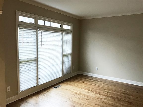 4th image of 3001 Woodbridge Ln