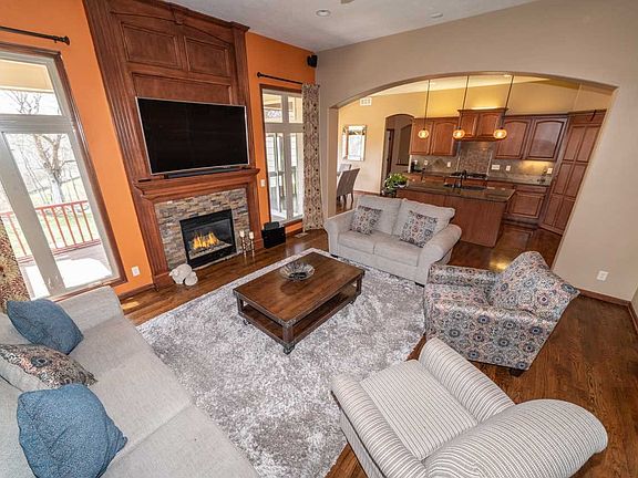 5th image of 1001 E Rosemont Ct