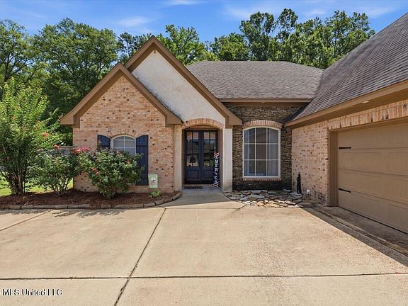 3rd image of 200 Belle Oak Dr