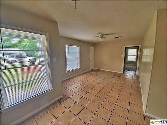 4th image of 1404 E Avenue G