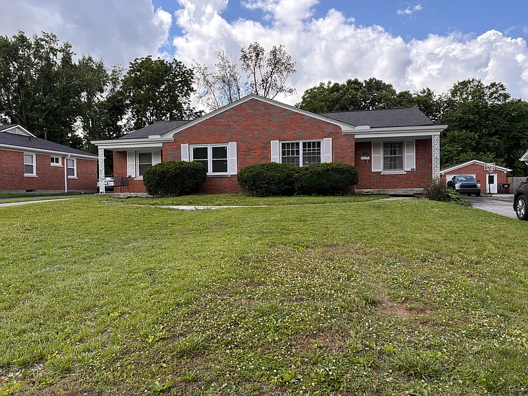 124-126 Greenbriar Rd — Photo 1