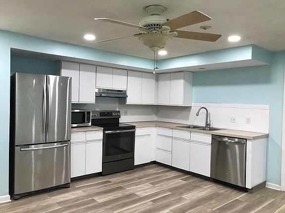 4th image of 22 Oak St APT 4B