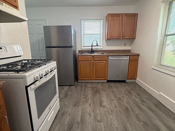 3rd image of 9523-9525 Charlotte St
