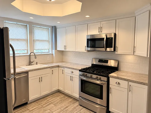 60 Rand Ave #2