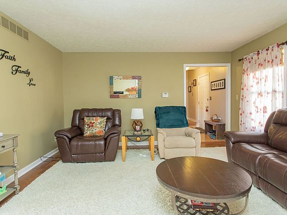 5th image of 909 Southport Dr
