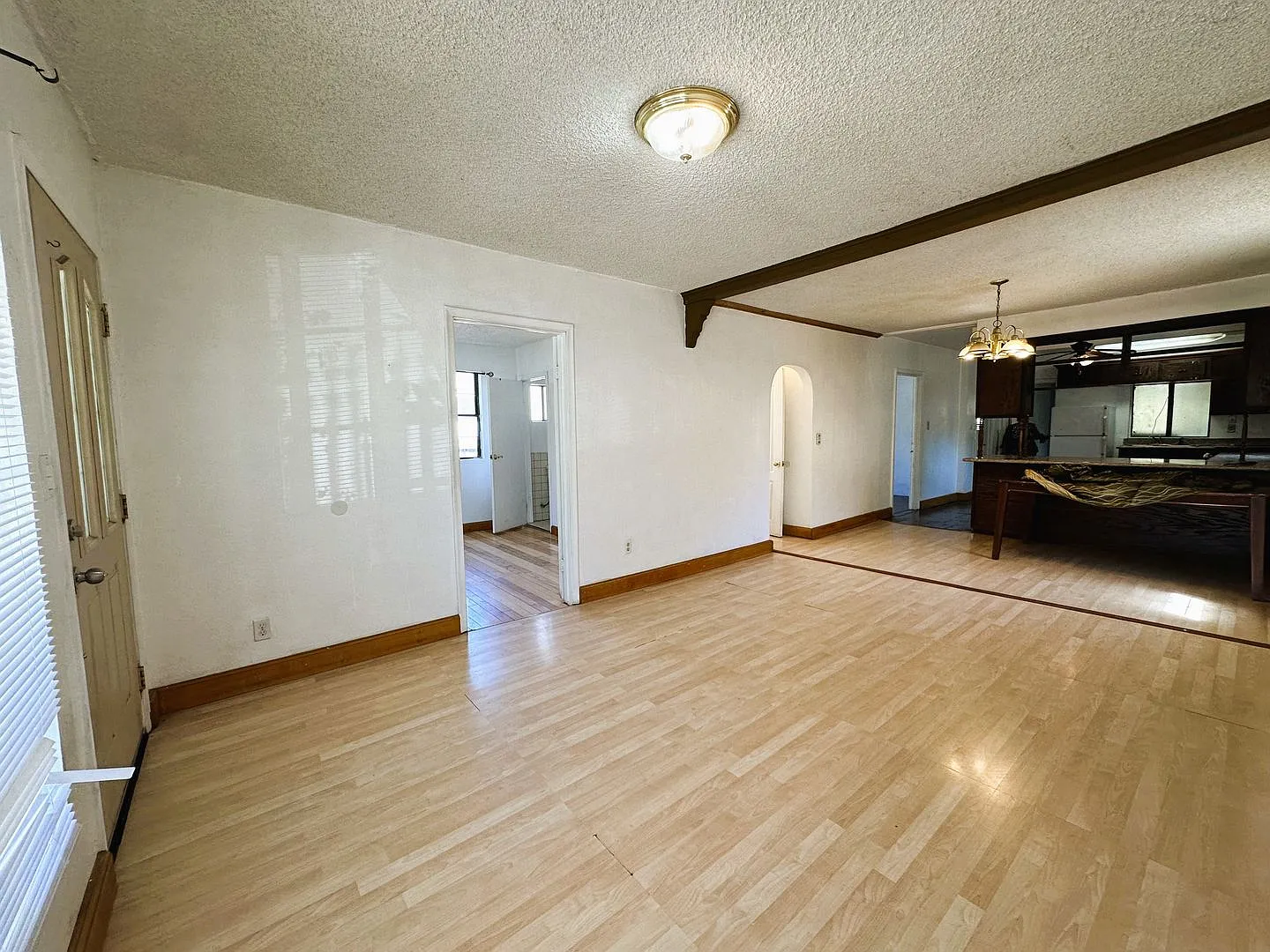 Charming 3-Bedroom Home with Spacious Yard — Photo 4