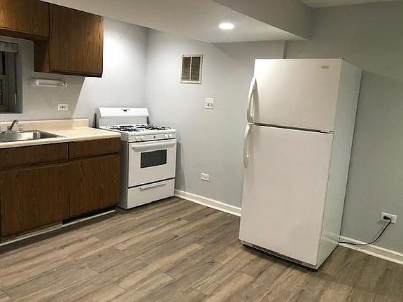 5th image of 2059 W Erie St #1