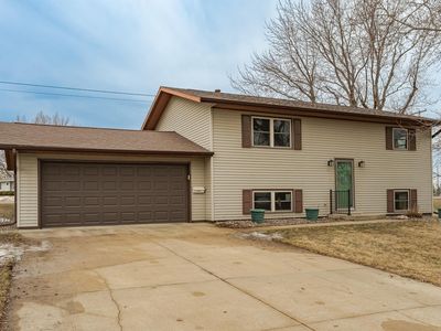 507 Meadowlark Ln, Dodge Center, MN, 55927