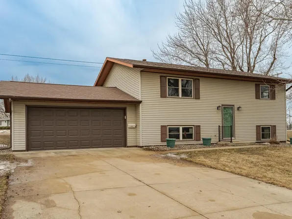 507 Meadowlark Ln, Dodge Center, MN 55927