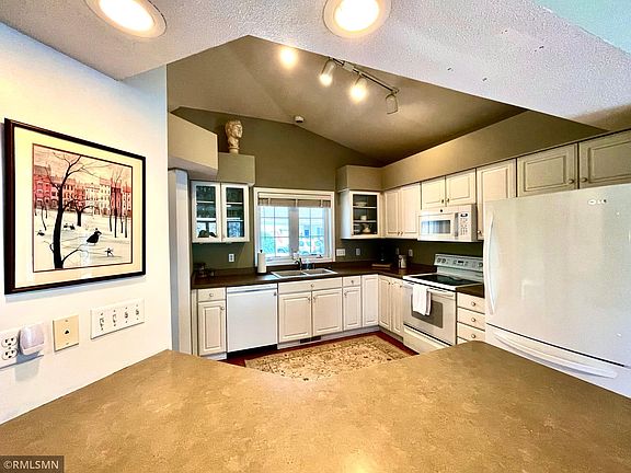 3rd image of 7808 Victoria Cir