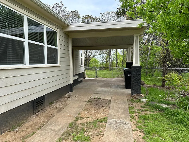 1213 W Walker St — Photo 38