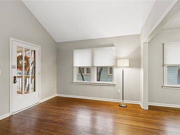 4th image of 507 E 61st St