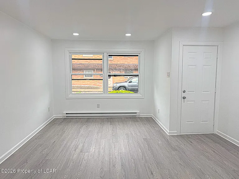 830 E 7th St #2 — Photo 9