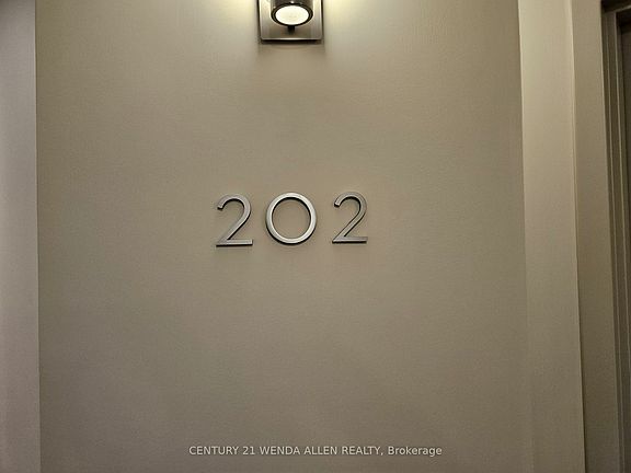 5th image of 200 Harbour St #202