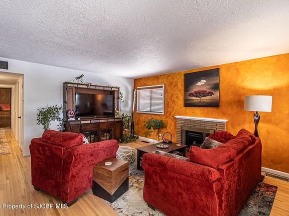 5th image of 1101 N Buena Vista Ave