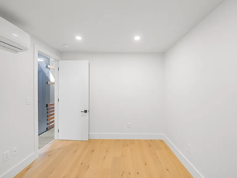 19 1st Ave #1 — Photo 10