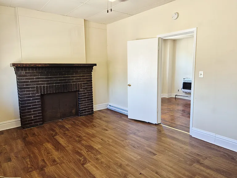 212 20th St #1 — Photo 1