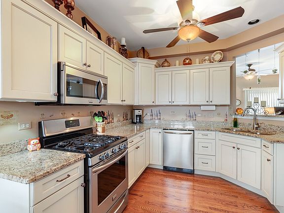 3rd image of 9121 Mansfield Dr