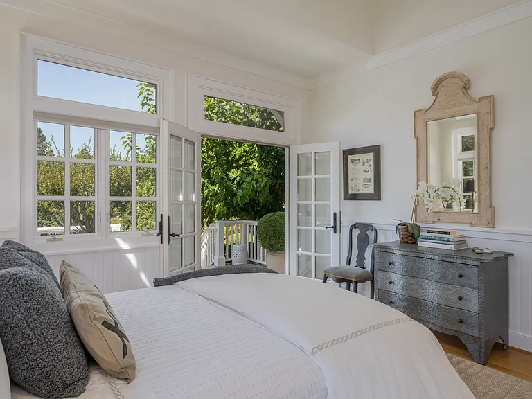 950 Mee Ln — Photo 16