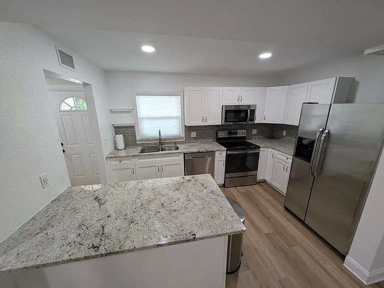 705 N Himes Ave — Photo 6