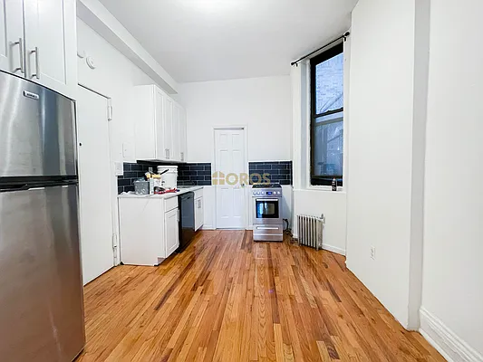 Rented by City Connections Realty | media 8