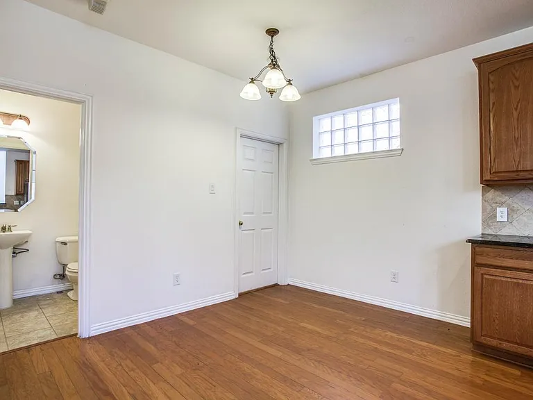 7116 Occidental Rd — Photo 5