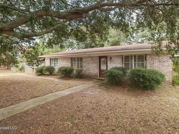 2504 Pass Rd, Biloxi, MS 39531