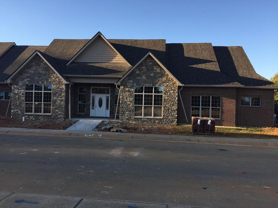 1st image of 423 Savannah Village Dr #9