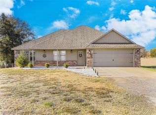 206 Blackstone Dr, Wister, OK 74966