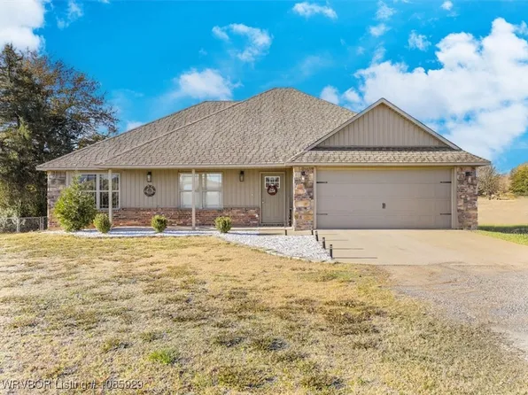 206 Blackstone Dr, Wister, OK 74966