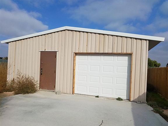 3rd image of 807 E 23rd St