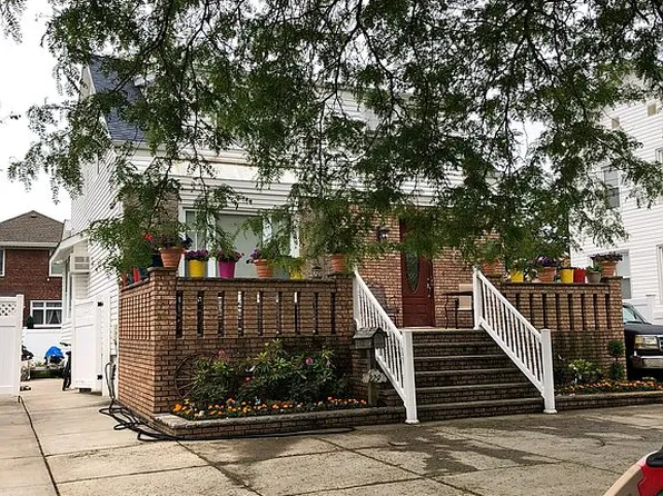 229 Beach 130th St, Far Rockaway, NY 11694