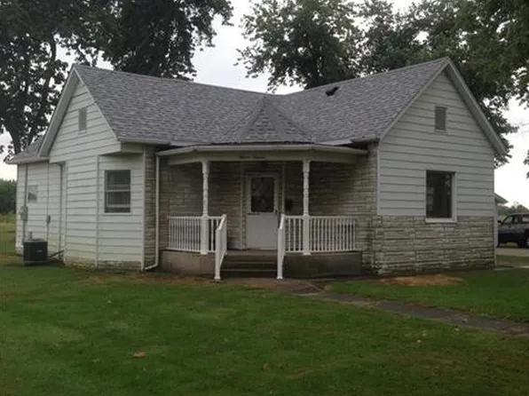 1116 S Hackman St, Staunton, IL 62088