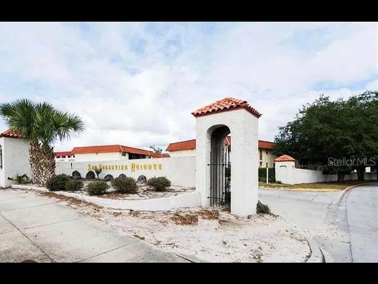 207 W San Sebastian Ct #207 — Photo 2