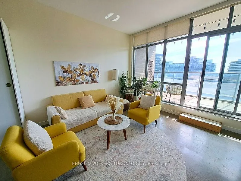 569 King St E #507