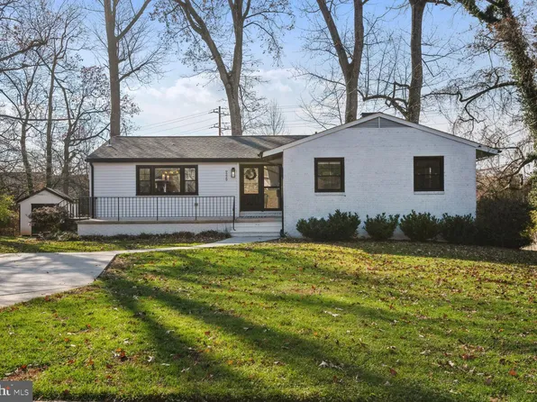 9229 Brian Dr, Vienna, VA 22180