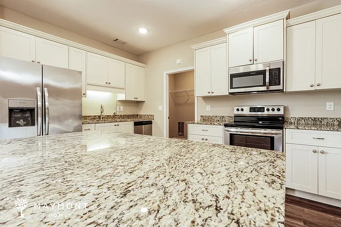 3 bed, 2.0 bath, 1481 sqft, $1,795 — Photo 4