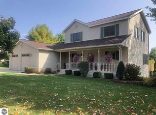 8944 Lamplighter Ln, Cadillac, MI 49601