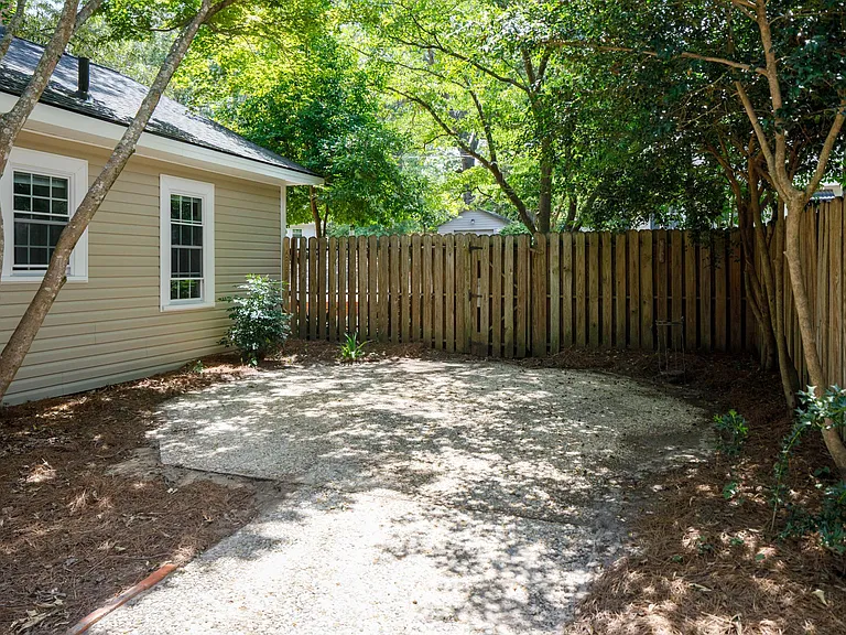 1516 Brookside Ave — Photo 24