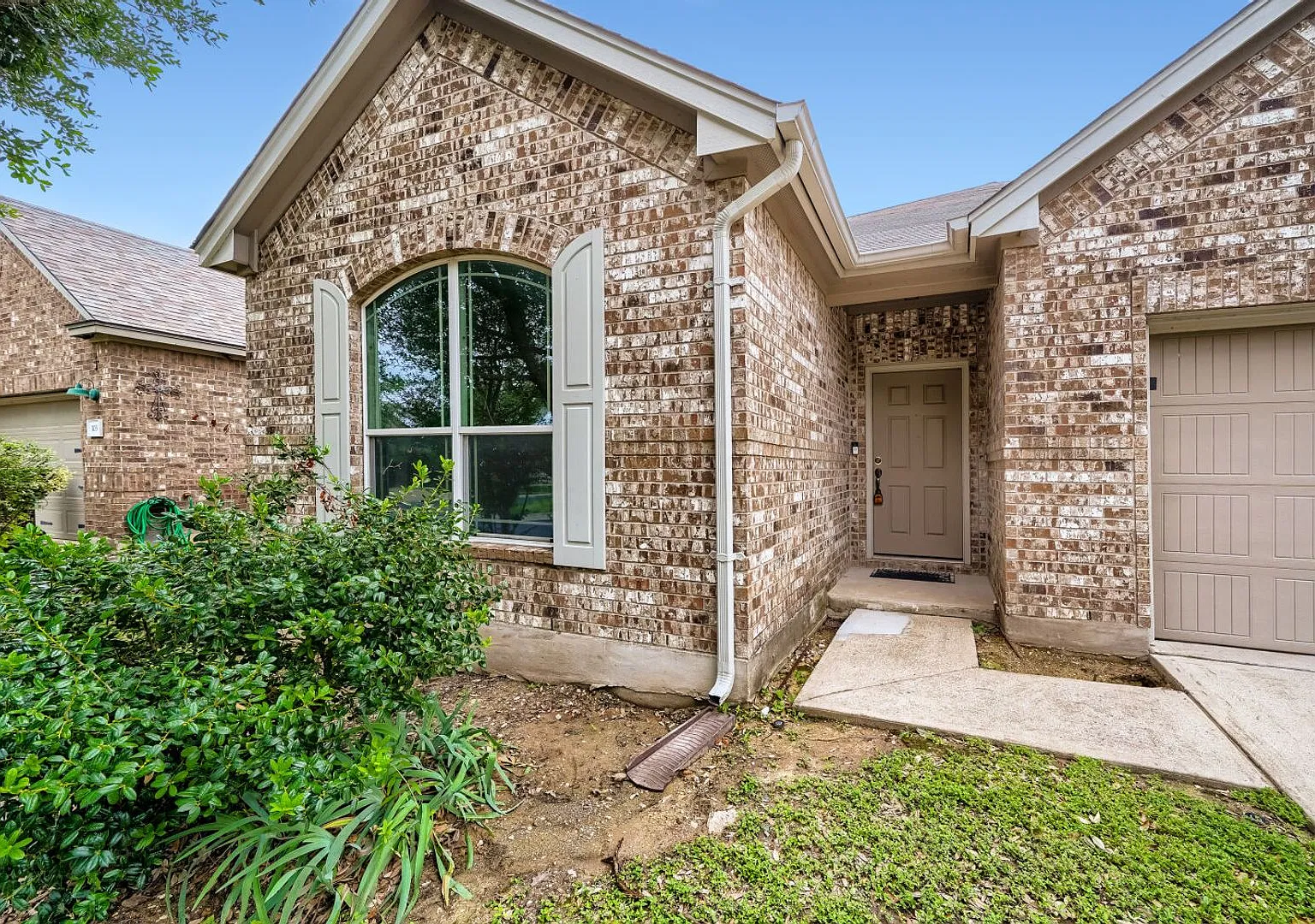 Spacious 3BR/2BA Home with 2-Car Garage in Georgetown — Photo 3