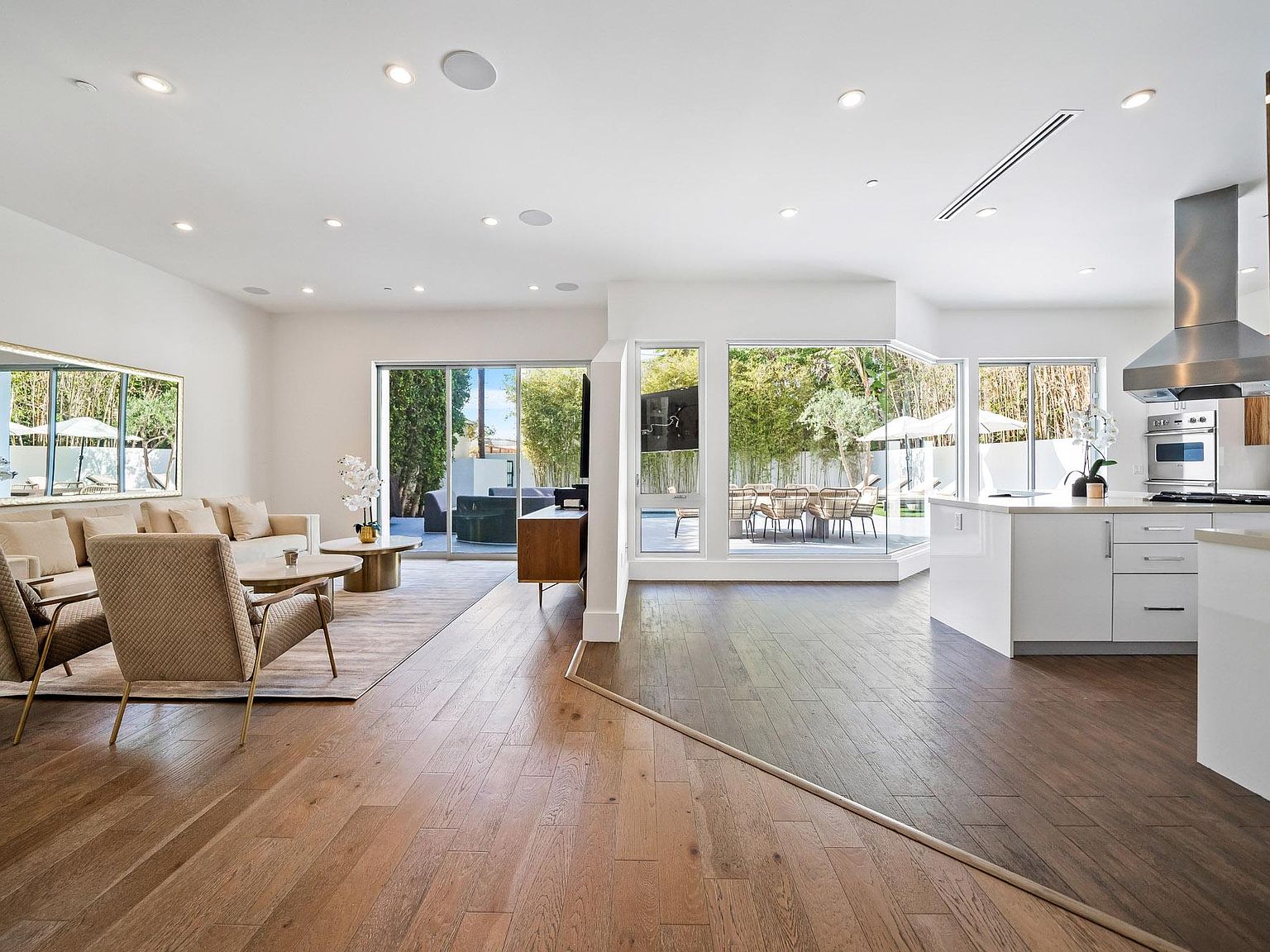 Los Angeles, CA 90048