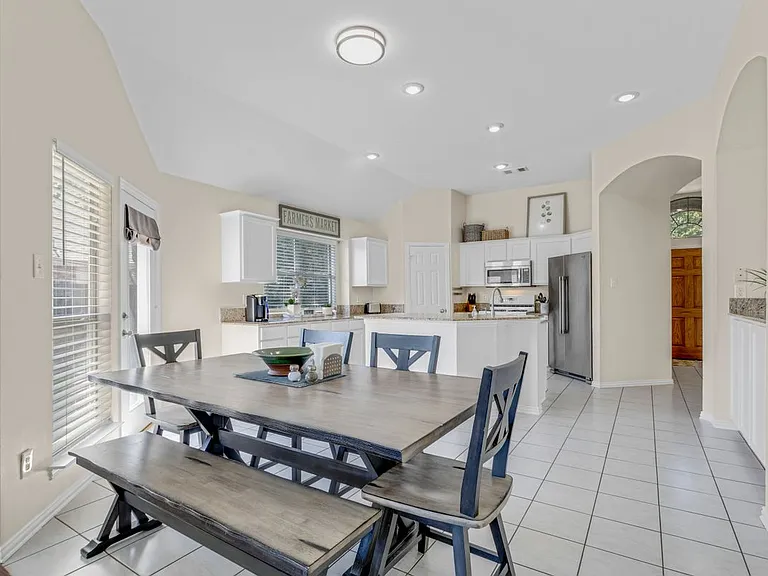 1438 Royal Oaks Dr — Photo 9