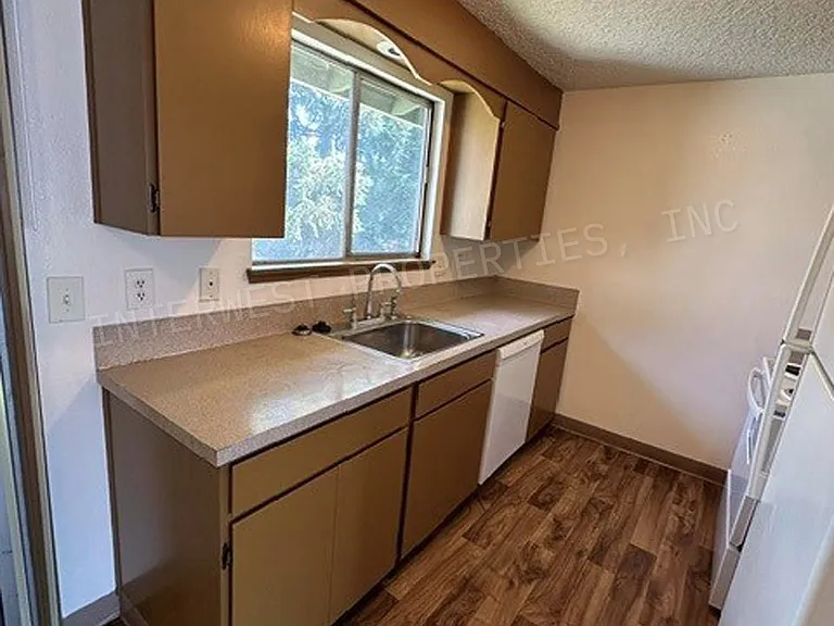 1001 NE 25th Ave #7 — Photo 6