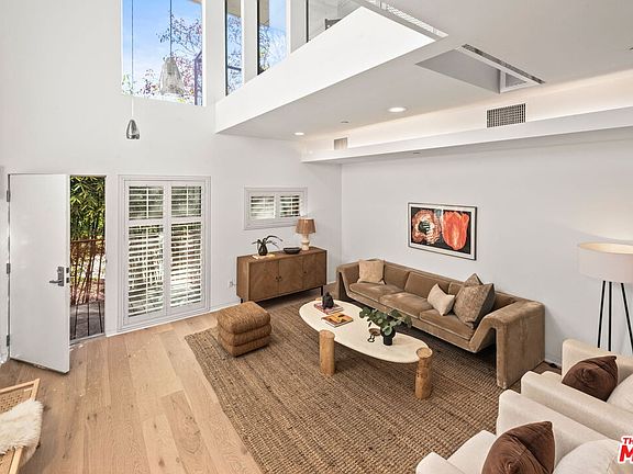 5th image of 1140 N Formosa Ave APT 4