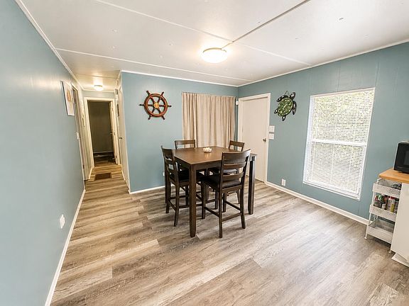 4th image of 33 Bayberry Ln